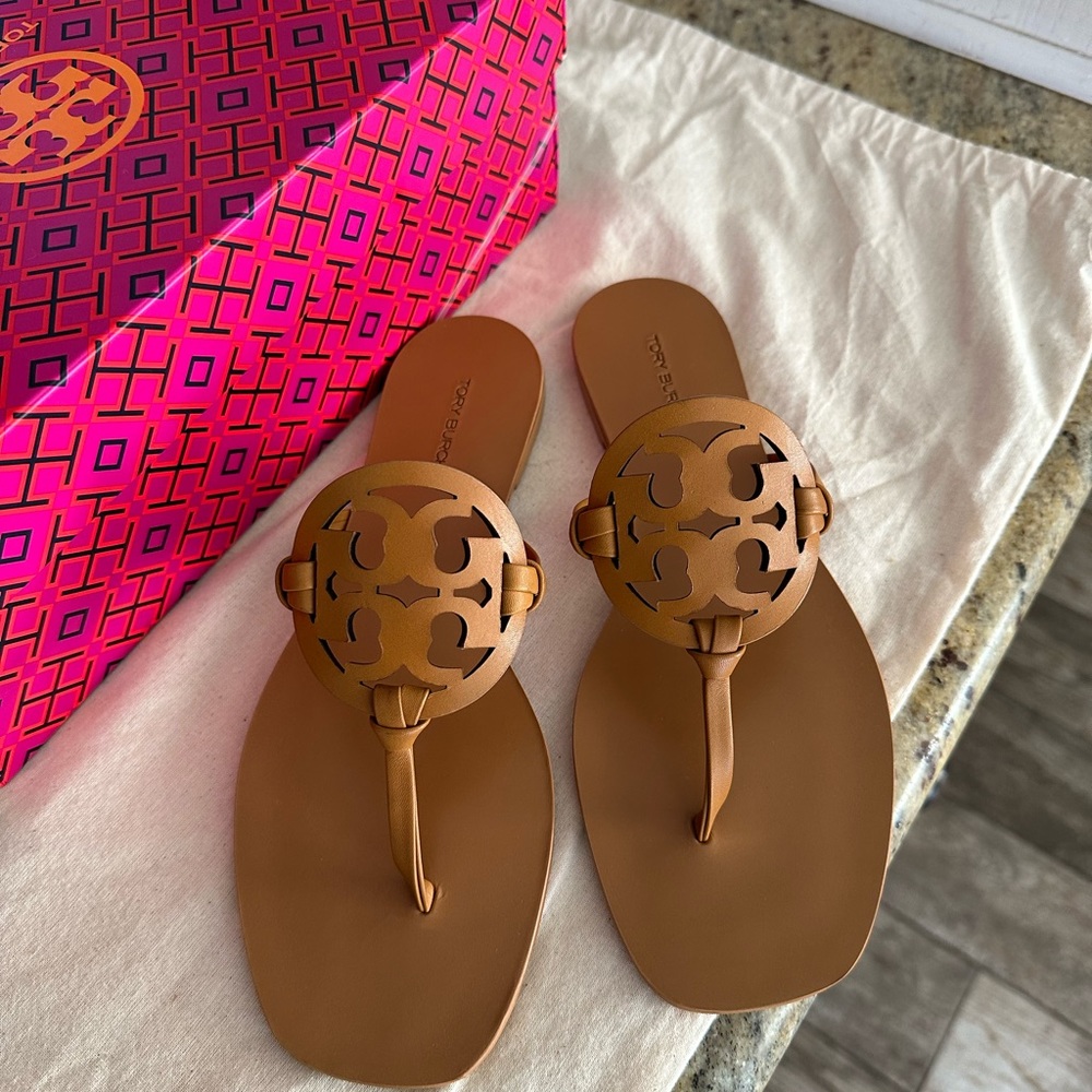Tory Burch miller sandal sand great condition only few walks - Picture 3 of 7